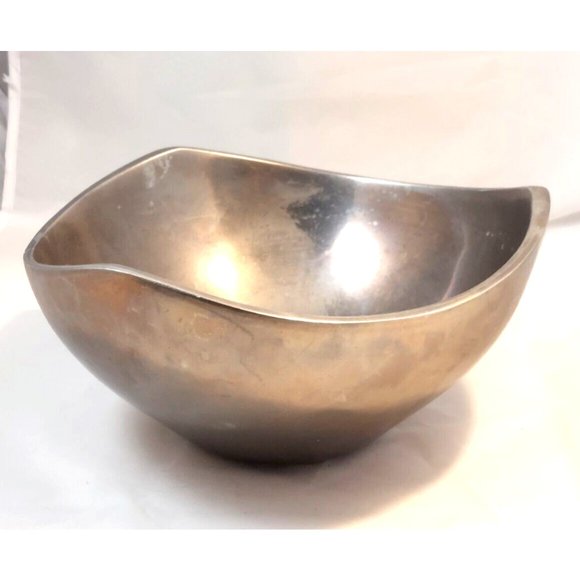 Nambe Tri-Corner Bowl 2 Qt , 9.” Dia. Handcrafted  #627 Mid Century MSRP $155 - Picture 1 of 5